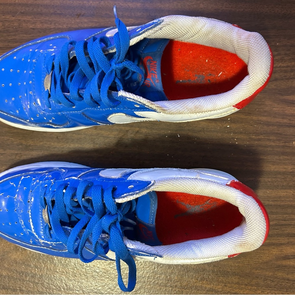 Nike Air Athletic shoes. Mens size 11. Used condition.